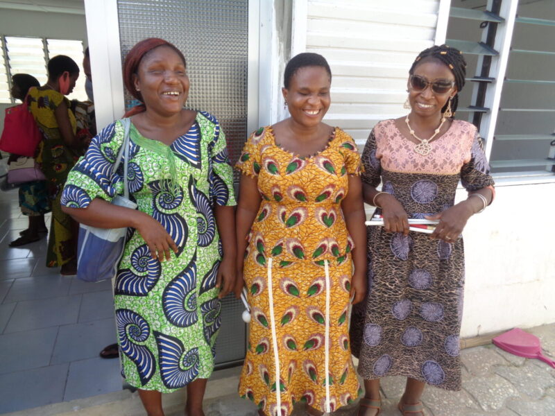 Amice, au milieu, fait partie des Femmes leaders de l'ONG Bartimée